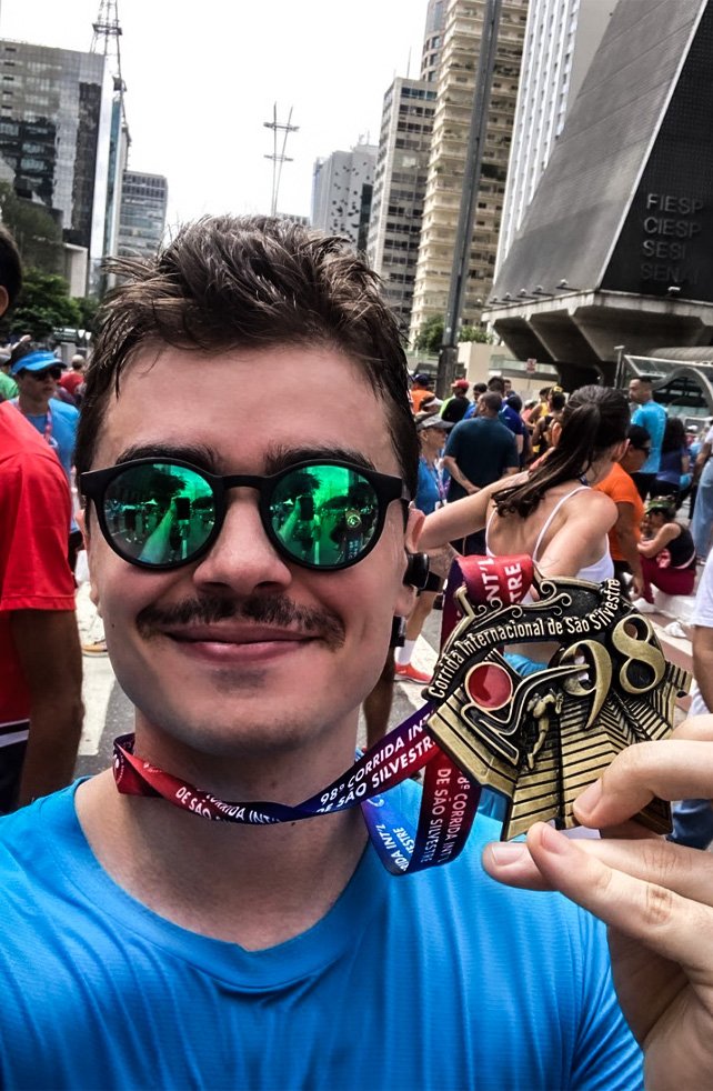 Dr. Pedro com medalha da Corrida de São Silvestre